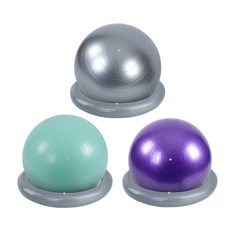 Boule de gym avec des bandes de base et de résistance Boule de gym avec des bandes de base et de résistance