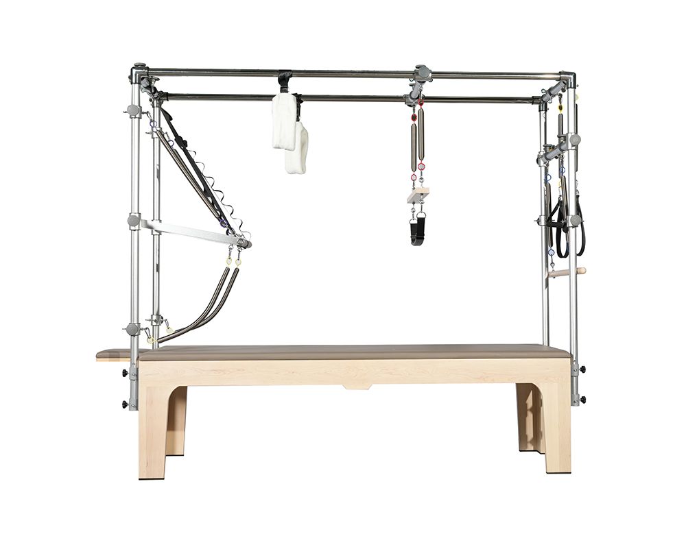 Exercice de yoga Formation de Maple Pilates Cadillac Reformer Exercice de yoga Formation de Maple Pilates Cadillac Reformer