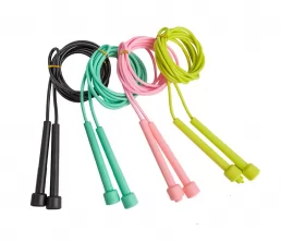 Corde de saut en PVC réglable avec des poignées non glissantes