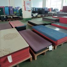 Matériel, vous pouvez choisir différents matériaux pour votre tapis de yoga personnalisé, comme le caoutchouc naturel, PER, PU, le liège, le TPE, le PVC, le daim, l'EVA, le jute, le chanvre, le NBR, etc. Différents matériaux ont des caractéristiques différentes, un large éventail de matériaux pour répondre à vos besoins.
